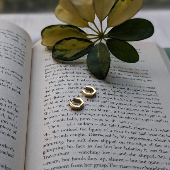 Waterproof Gold Jewelry Tarnish Free 18k Gold PVD Meivim Huggie Earrings - Picture 4 of 6